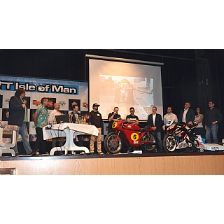 miniatura Co mají společného pečovatelská služba a motocyklové závody? 4