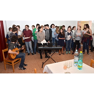 miniatura Koncert gymnazistů 2. C v domě s pečovatelskou službou 1