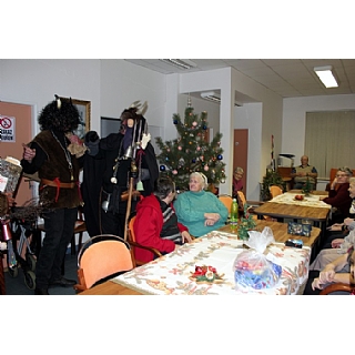 miniatura Mikuláš v DPS 2013 - Pekelná návštěva mezi seniory 8
