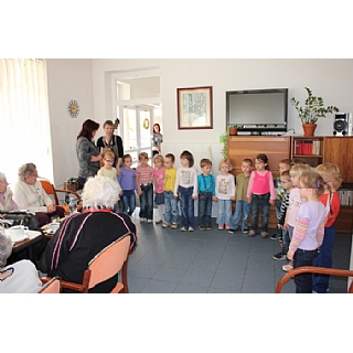 miniatura Oslavy Dne matek v domech s pečovatelskou službou dne 13. 5. 2014 1