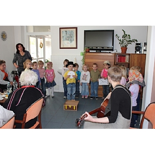 miniatura Oslavy Dne matek v domech s pečovatelskou službou dne 13. 5. 2014 7