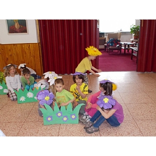miniatura Oslavy Dne matek v domech s pečovatelskou službou dne 13. 5. 2014 14