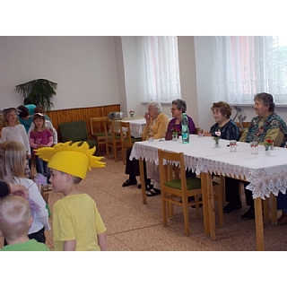miniatura Oslavy Dne matek v domech s pečovatelskou službou dne 13. 5. 2014 18